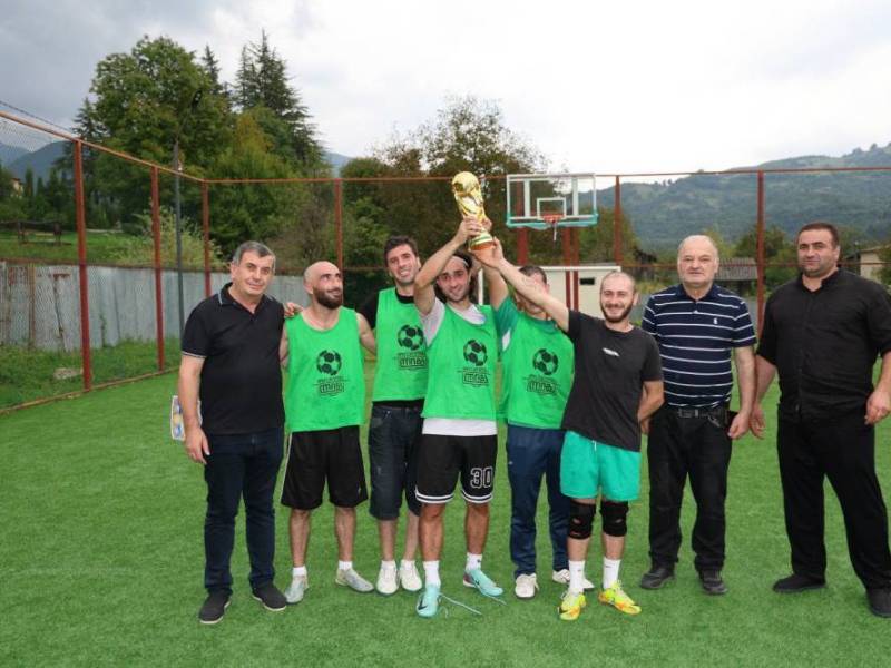 ცაგერის მუნიციპალიტეტის მერის პირველი მოადგილე რევაზ ახვლედიანი ქვედა ცაგერის საჯარო...
